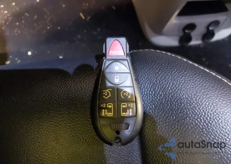 2015 Chrysler Town & Country Touring-L из США, поврежденный, VIN 2C4RC1CG9FR674210